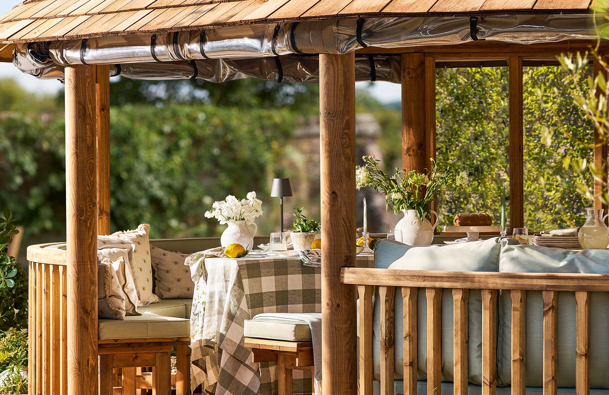 Breeze House: Relaxing & Lounging, A Space To Unwind