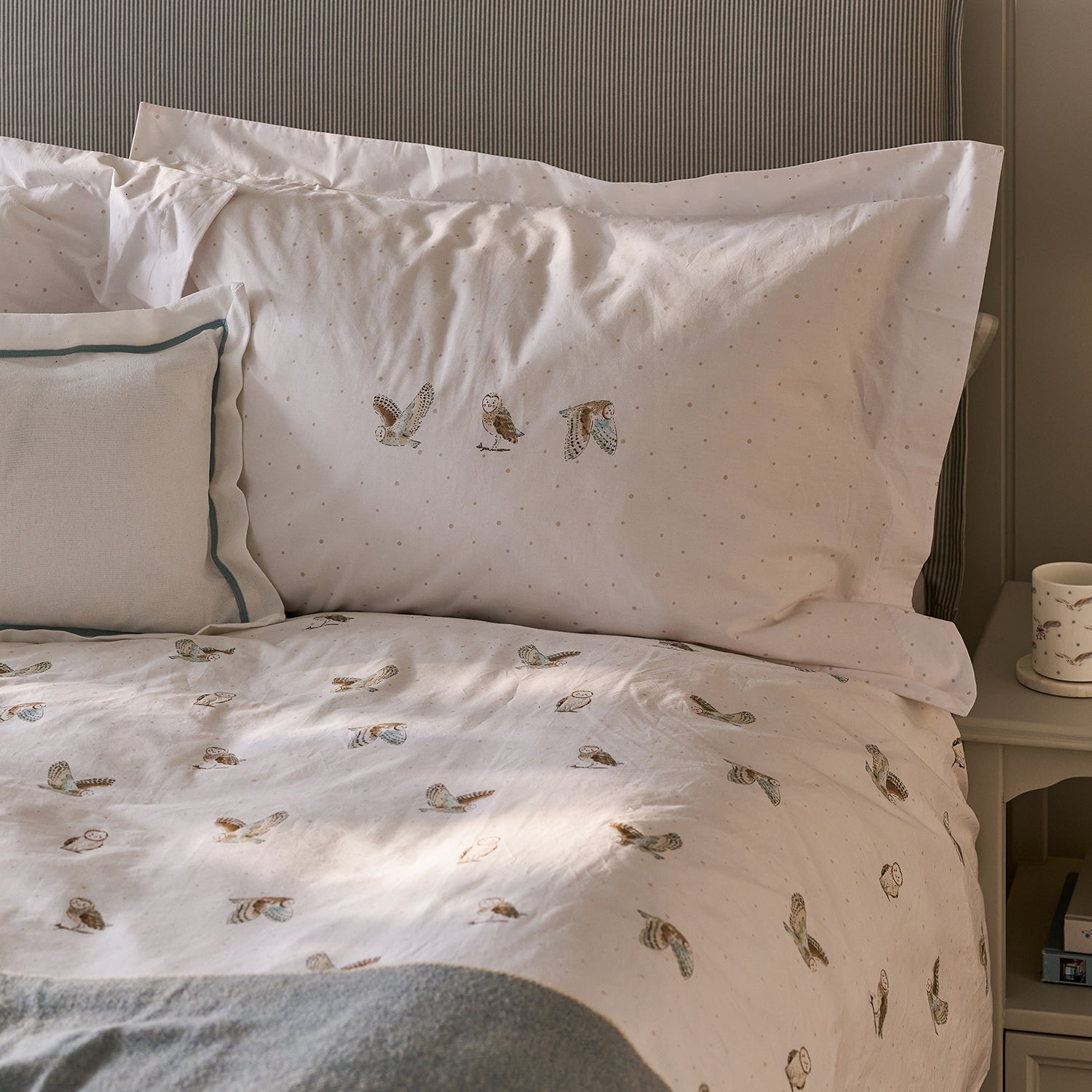 Snowy Owls Pair of Oxford Pillowcases