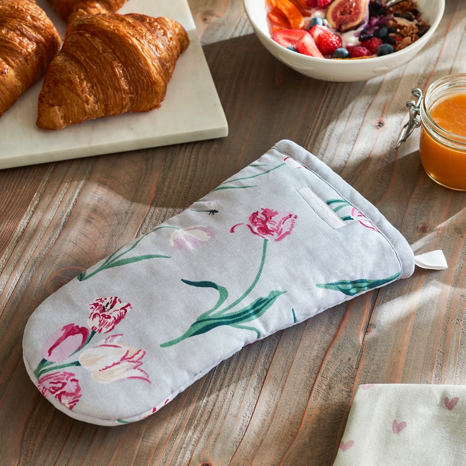 Tulips Oven Mitt by Sophie Allport