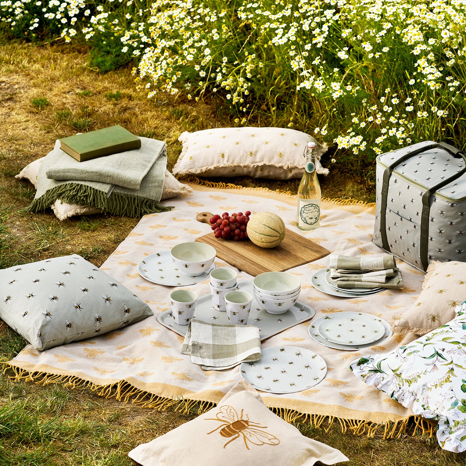 Bees Tall Pocket Picnic Bag