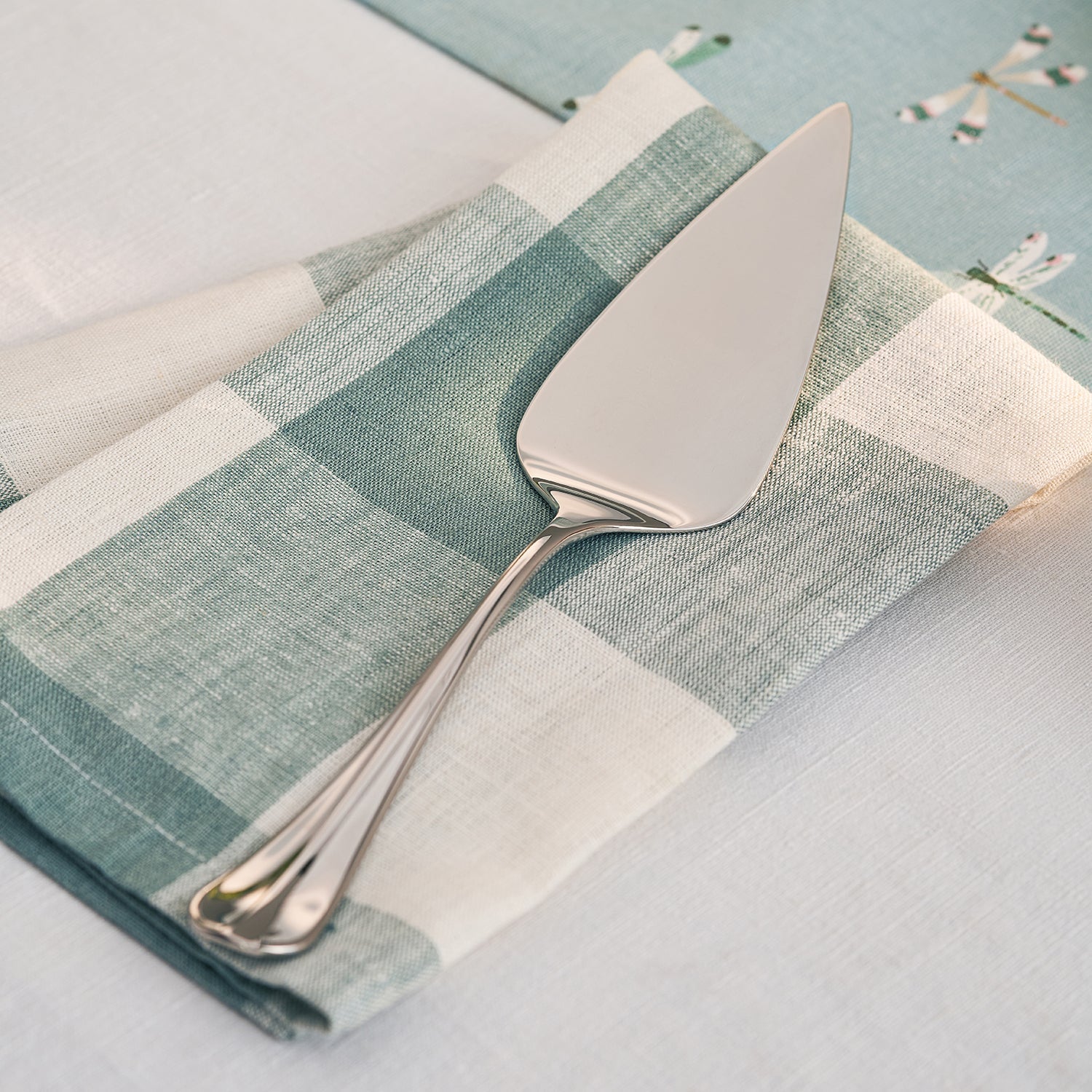 Stainless steel cake slice by Sophie Allport detail