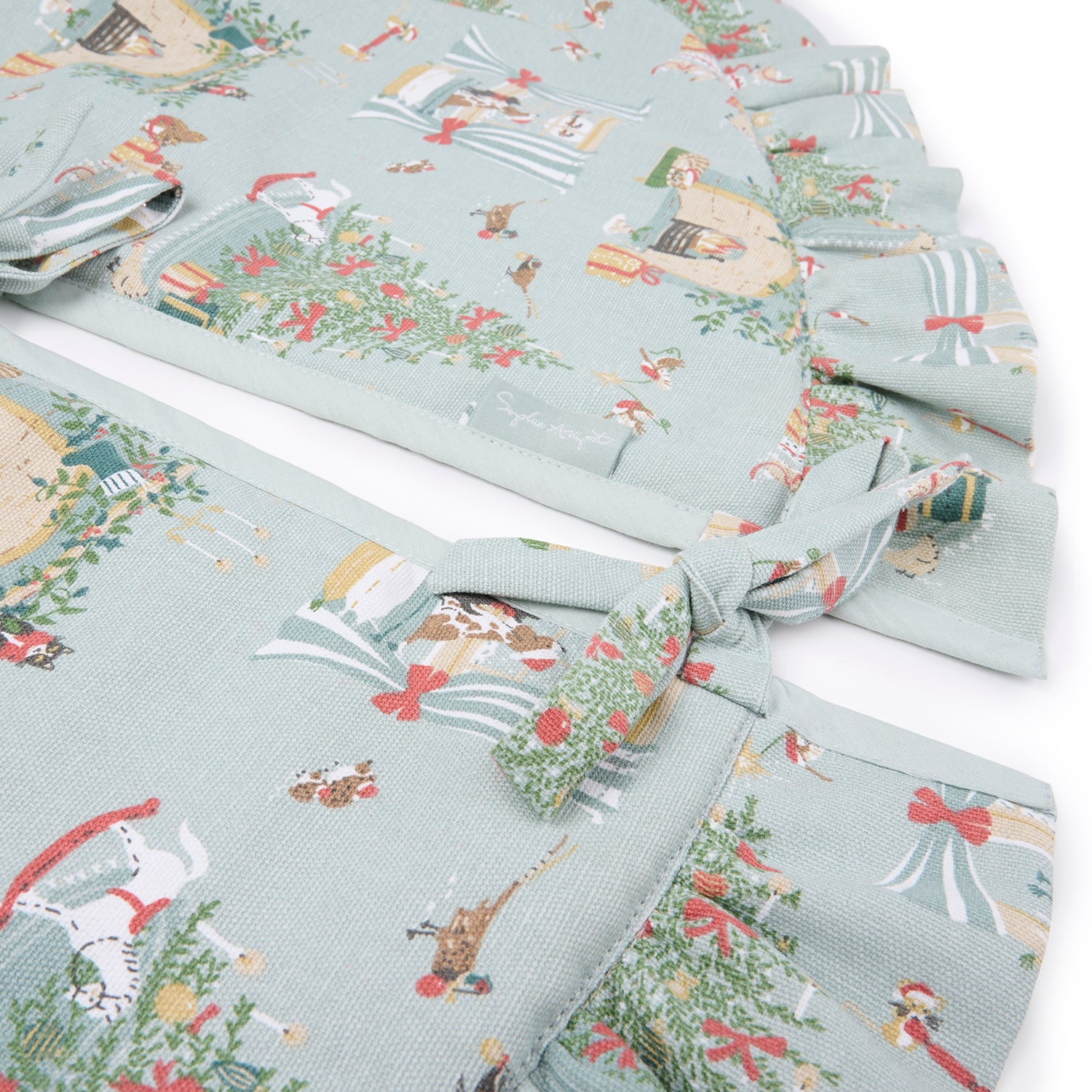 Cosy Christmas Tree Skirt