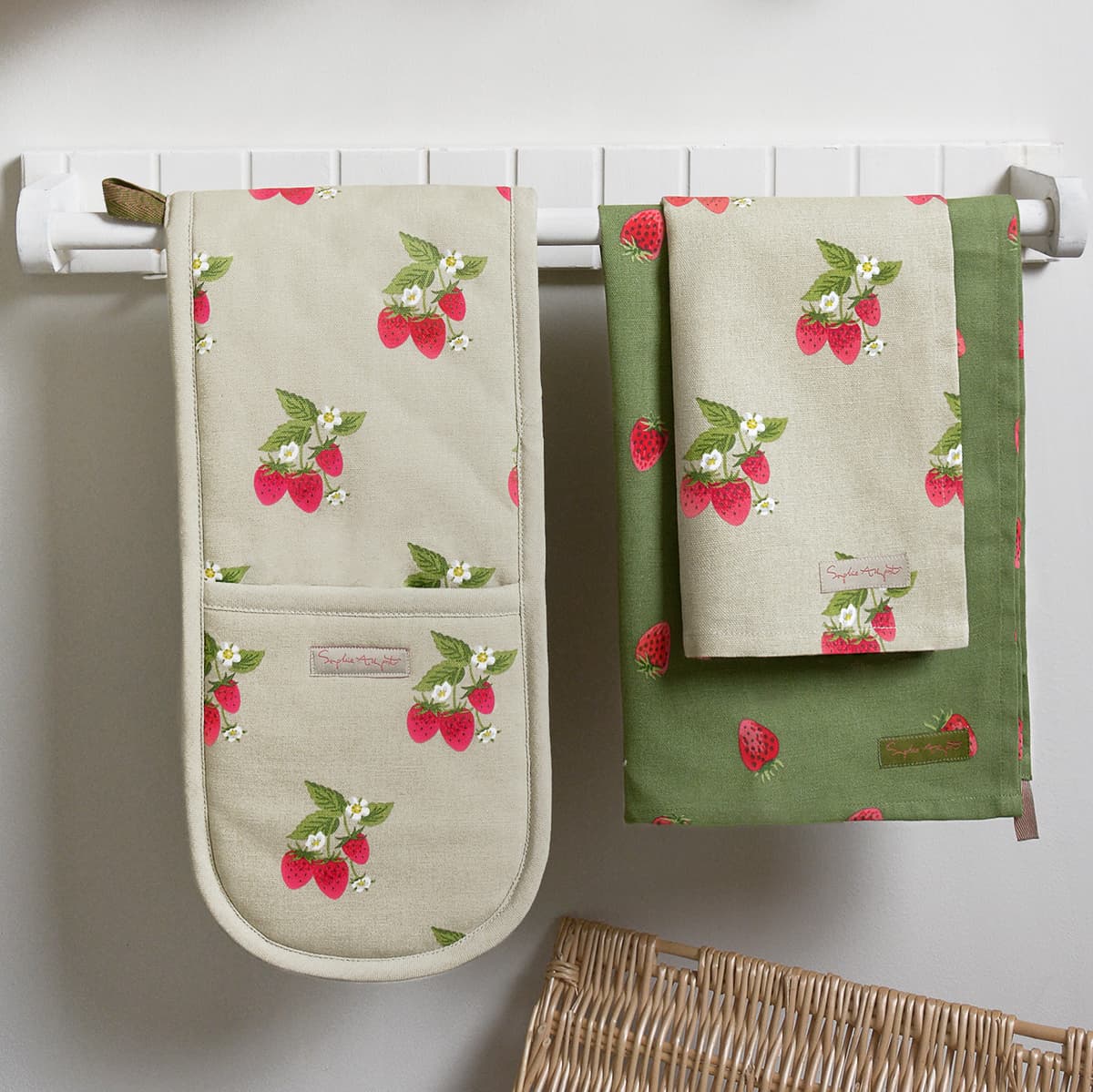 Strawberries Double Oven Glove