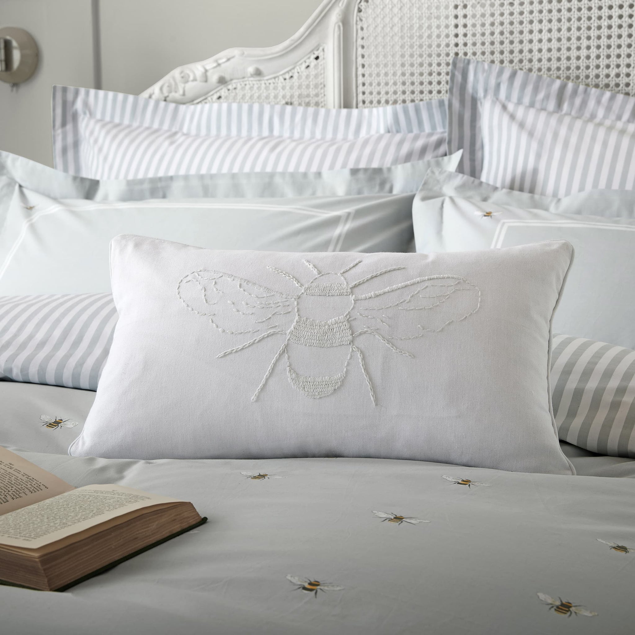 Bees Pair of Oxford Pillowcases