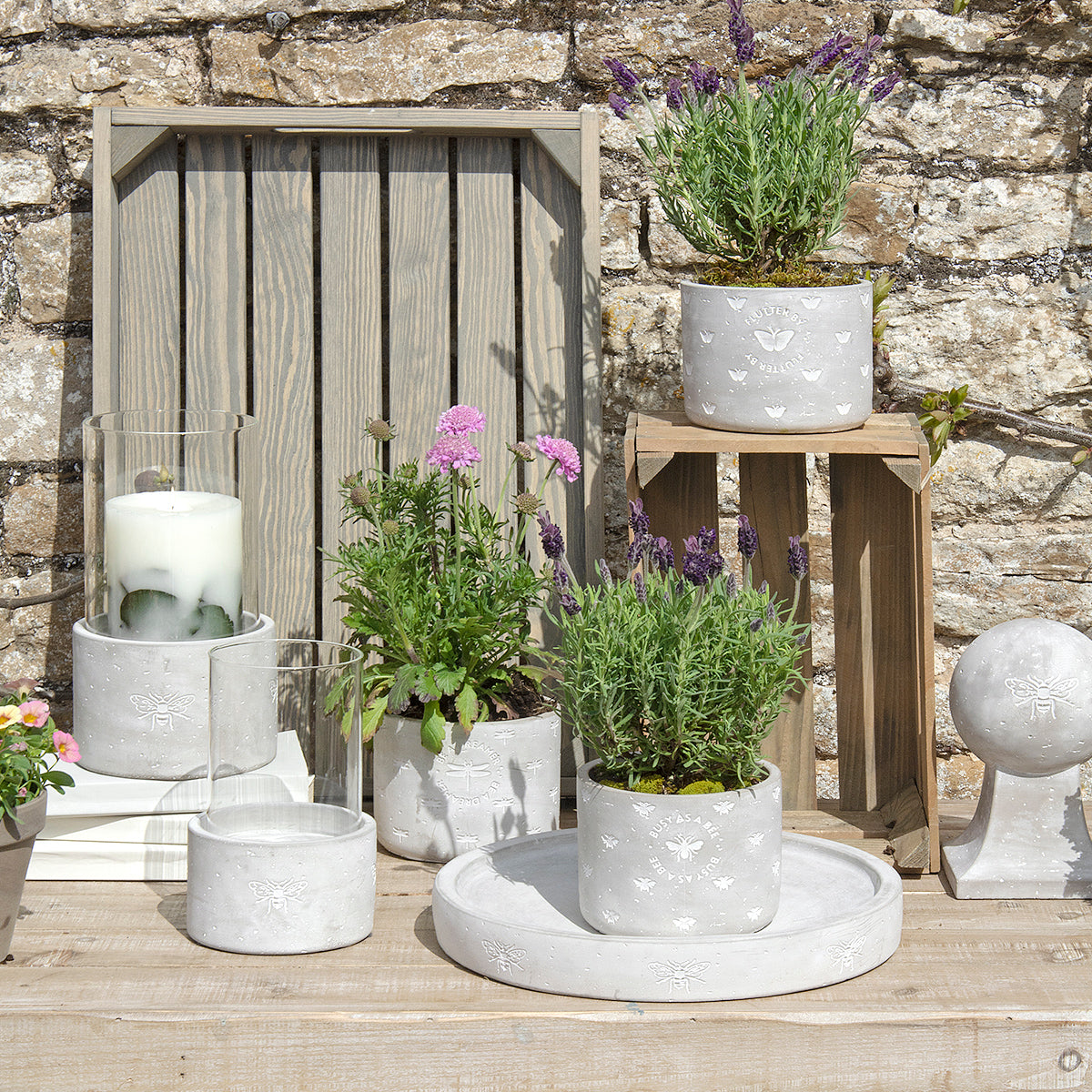 Bees Decorative Ball Plinth