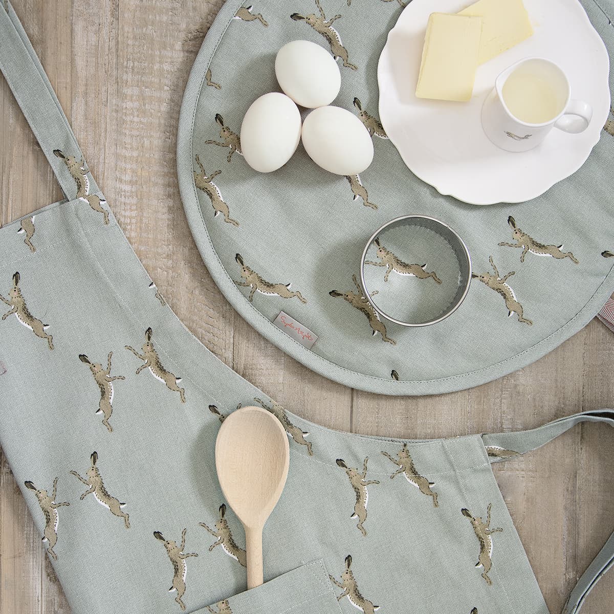Boxing Hares Circular Hob Cover
