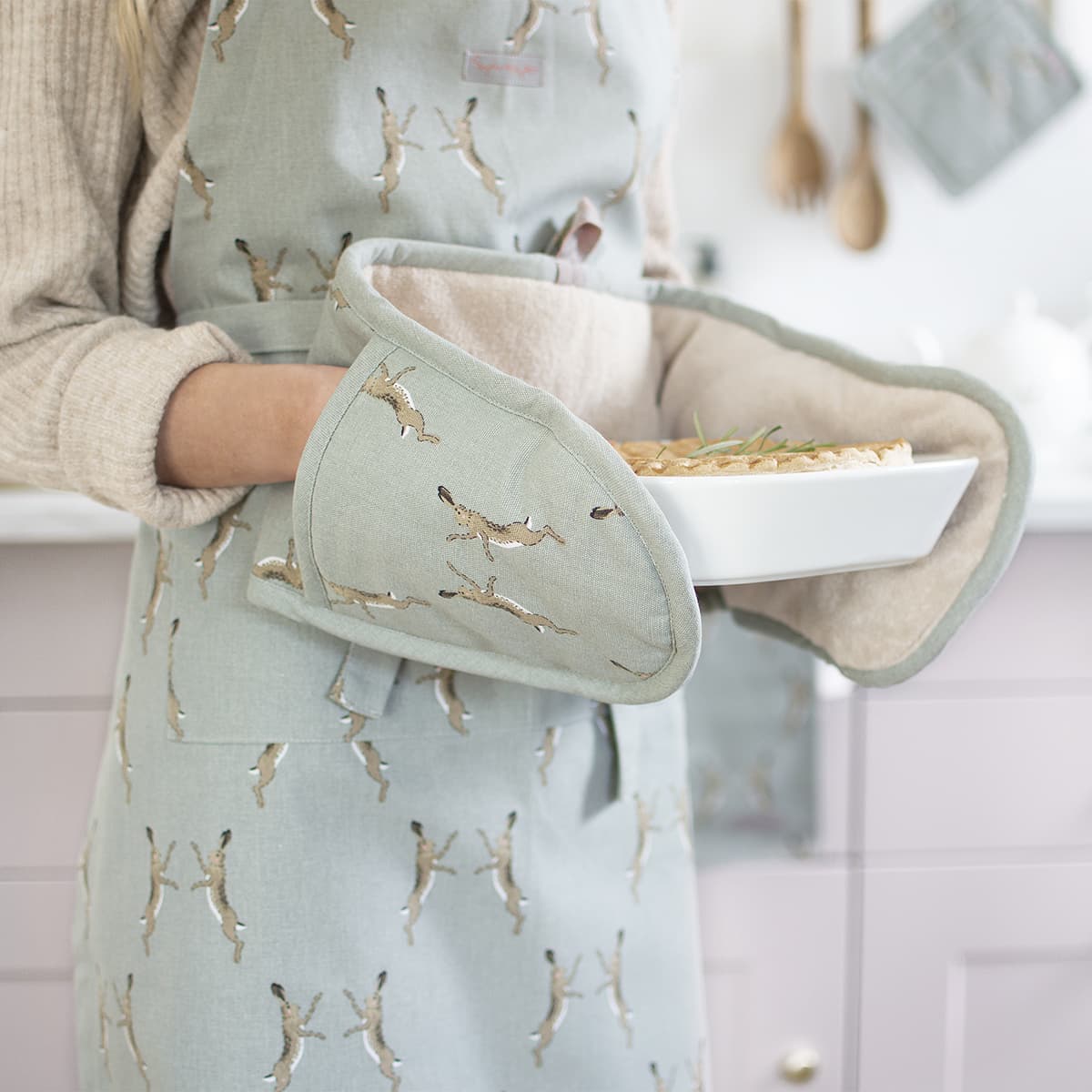 Boxing Hares Double Oven Glove