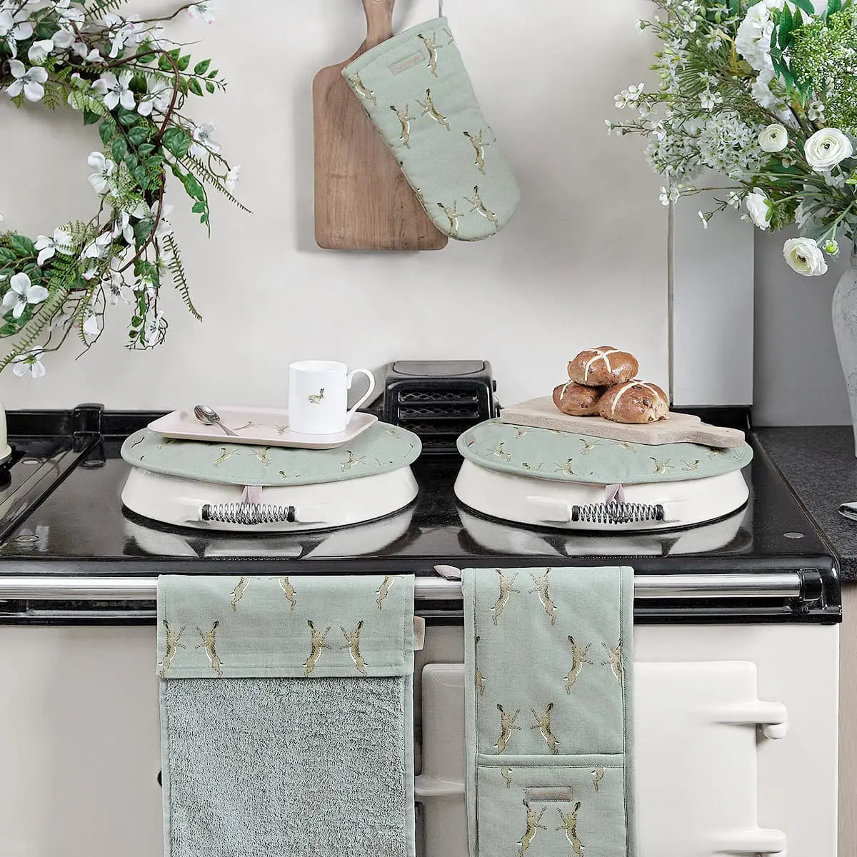 Boxing Hares Circular Hob Cover