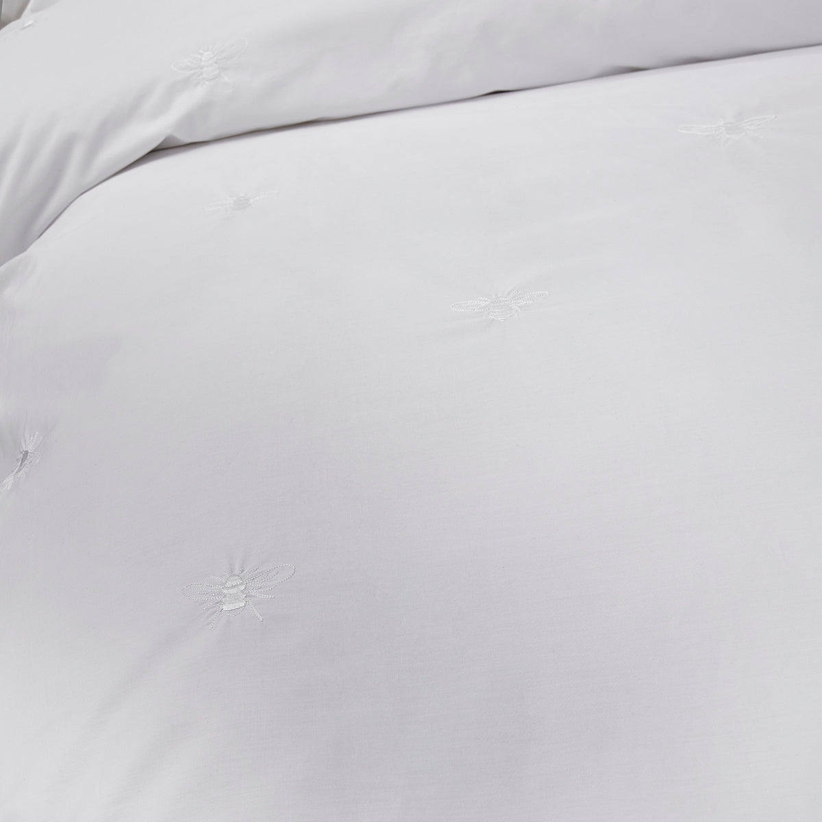 White bee detailing on Sophie Allport white bedding