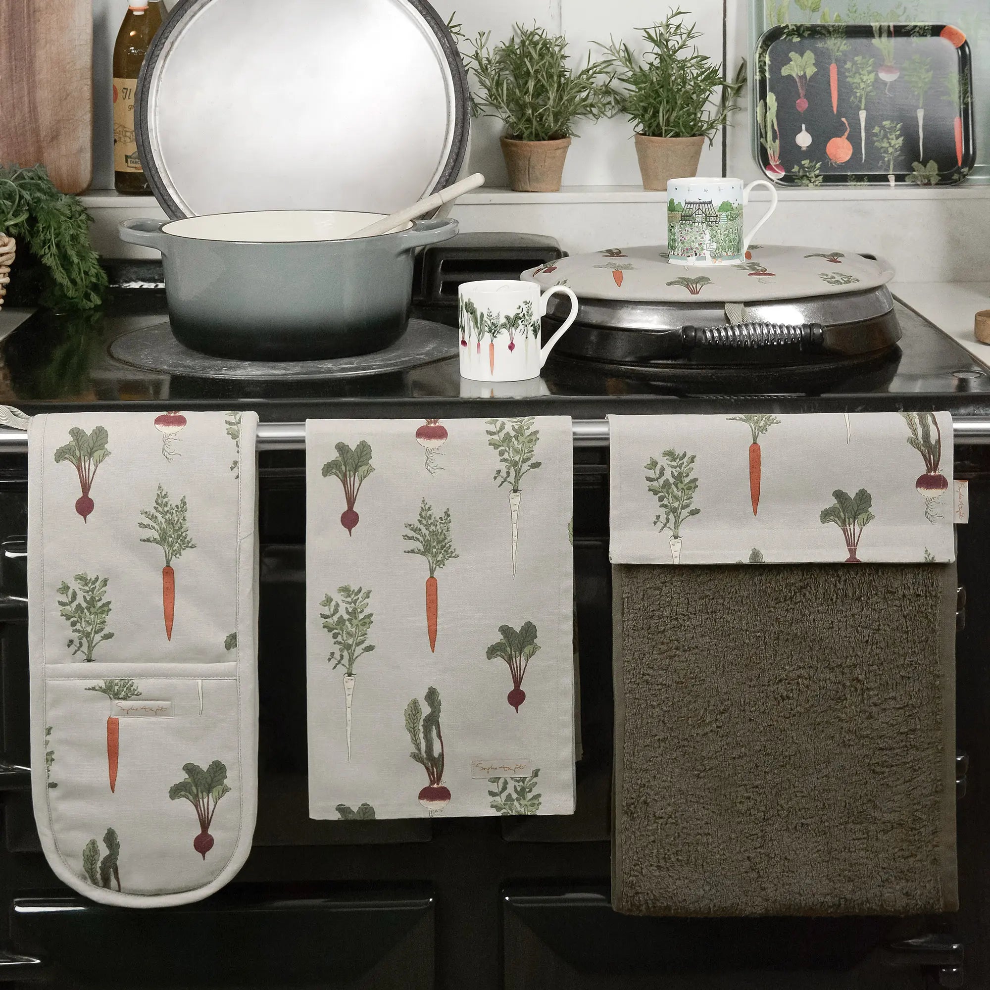 Home Grown Roller Hand Towel by Sophie Allport