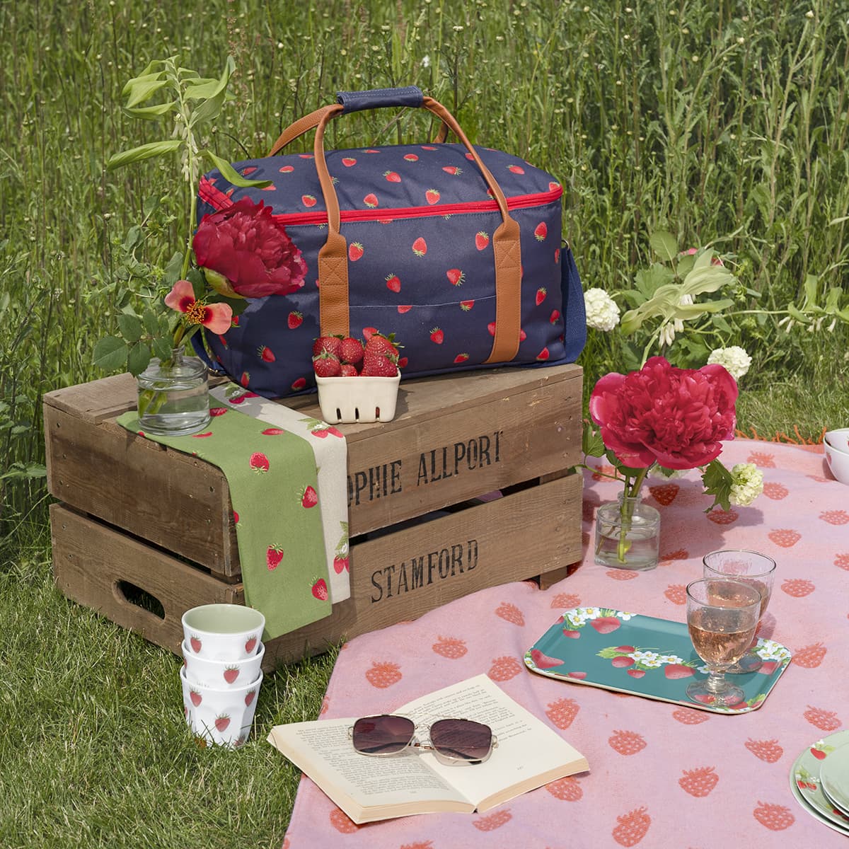 Strawberries Melamine Beaker