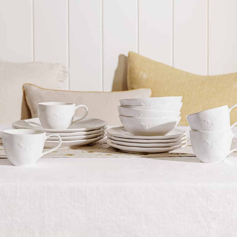 https://www.sophieallport.com/cdn/shop/products/ss23-bees-sdp111-ssp111-sdb111-spm111-dinnerplate-sideplate-dessertbowl-mug-dinnerset-square_f7e065bb-8dfb-47d6-839b-c2f80563f1b1_2048x2048.jpg?v=1675250035