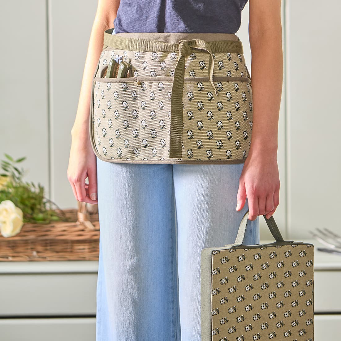 Rose Garden Belt Apron
